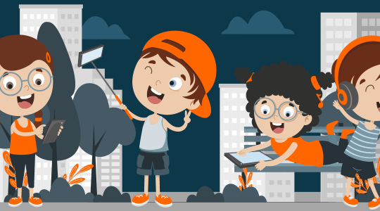 Vier Kinder machen verschiedene Dinge mit dem Smartphone: chatten, fotografieren, spielen und Musik hören.