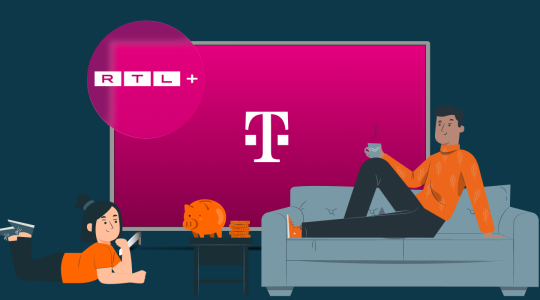 MagentaTV Smart: Zwei Personen entspannen im Wohnzimmer vor dem Fernseher mit Telekom-Oberfläche, während RTL+ als integrierter Streaming-Dienst hervorgehoben wird.