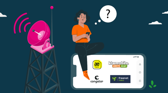Ein Mobilfunkmast mit einer Antenne in Telekom-Magenta ist zu sehen. Daneben sitzt eine Frau auf einem überdimensionalen Smartphone und überlegt, welchen Handyvertrag im D1-Netz sie wählen soll.