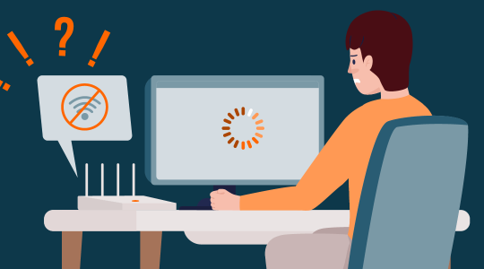 Eine Person sitzt vor dem Computerbildschirm und wartet darauf, dass eine Website lädt. Im Hintergrund ist ein WLAN-Router zu sehen, ein durchgestrichenes WLAN-Symbol zeigt die fehlende Internetverbindung an.