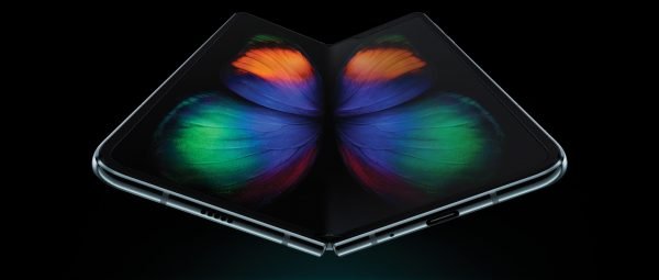 Klappt wie ein Buch auf: das Samsung Galaxy Fold 5G.