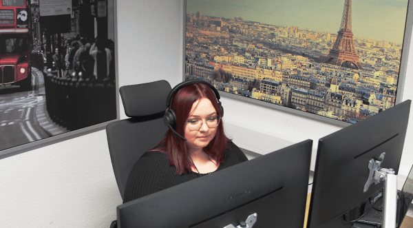 Azubi Angelina bei der Arbeit