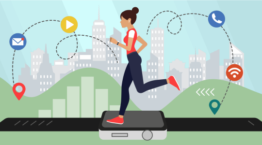 Eine Frau joggt über eine Smartwatch mit Wear OS. So kann sie Musik hören oder auch Anrufe entgegennehmen, während die Smartwatch ihr Trainingspensum erfasst.