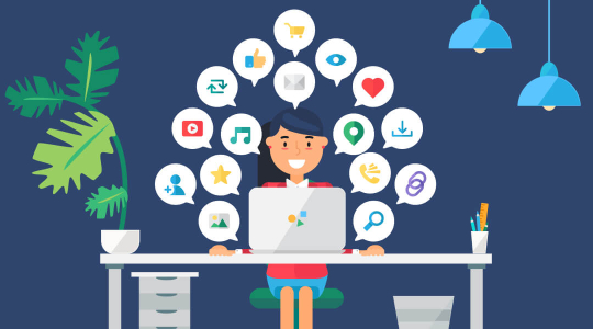 Eine Frau sitzt vor ihrem Laptop. Viele Internet-Icons umgeben sie. Etliche Anwendungen brauchen auch eine gute Upload-Geschwindigkeit.
