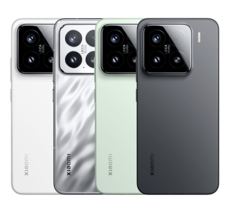 Vier Xiaomi 15 Smartphones von der Rückseite in ihren unterschiedlichen Farben