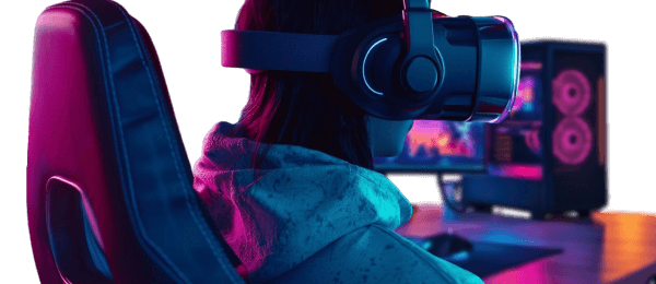Person mit VR-Headset und Kopfhörern sitzt in einem Gaming-Stuhl vor einem leuchtenden Monitor und einem PC mit bunter RGB-Beleuchtung.
