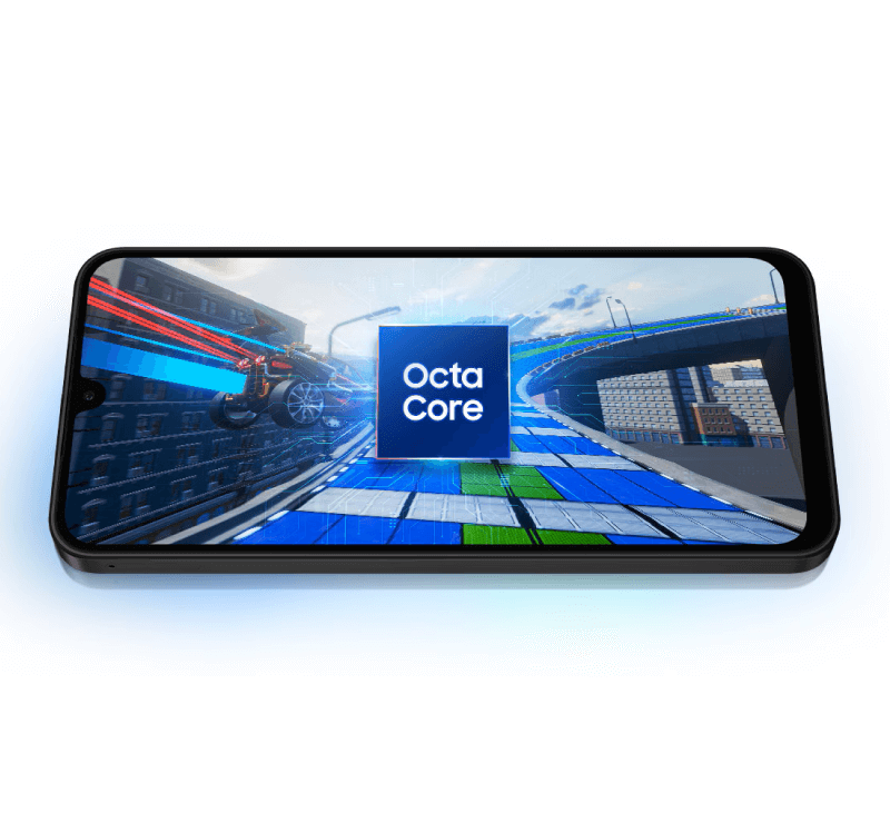 Samsung Galaxy A26 Prozessor und Speicher. Das Bild zeigt auf dem Display des Smartphones einen Hinweis zum Octa Core Prozessor. Das Samsung-Smartphone liegt quer, bereit, um ein Spiel zu spielen. Auf dem Display ist eine Rennstrecke zu sehen.