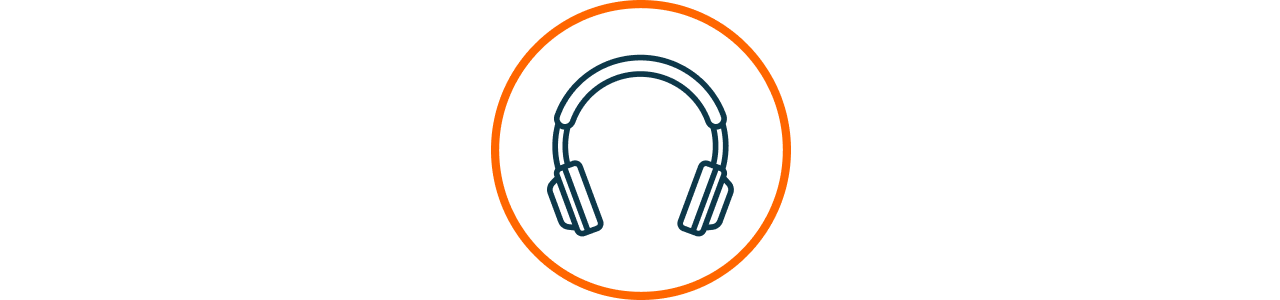 Symbol eines Kopfhrers in einem orangefarbenen Kreis  Das Bild zeigt ein stilisiertes Icon eines Over-Ear-Kopfhrers in blauer Linienfhrung, umgeben von einem dnnen orangefarbenen Kreis auf weiem Hintergrund