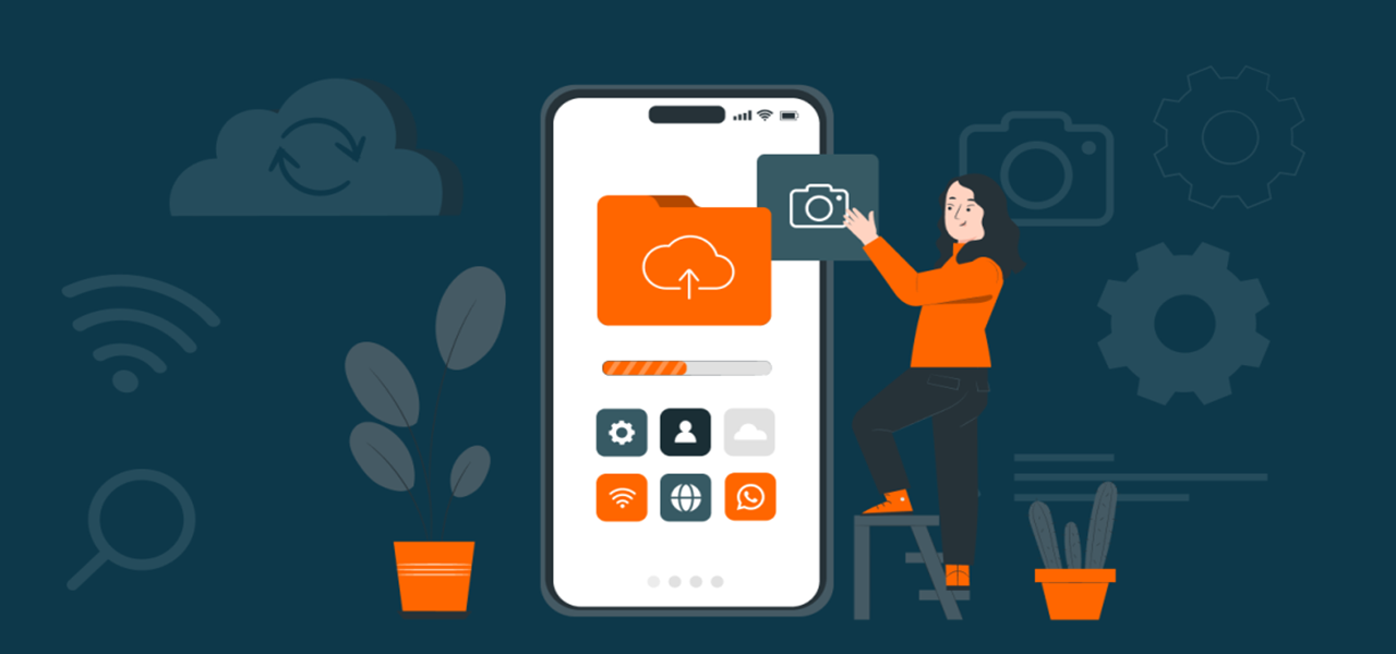 Illustration einer Frau neben einem Smartphone, auf dessen Bildschirm ein Ordner mit Upload-Symbol und Fortschrittsbalken zu sehen ist. Im Hintergrund sind Symbole für Cloud-Speicher, WLAN, Kamera und Einstellungen dargestellt.