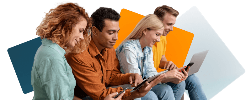 Vier junge Erwachsene nutzen gemeinsam Smartphones und Tablets. Symbolbild für die LogiTel Themenwelten mit Tipps rund um Handytarife, Mobilfunk, Internet und digitale Angebote.
