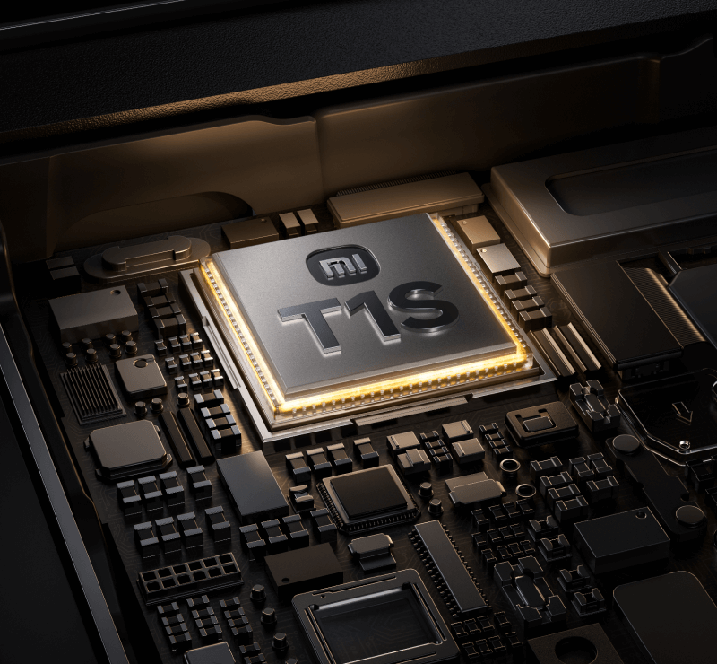 Eine 3D-Darstellung einer Smartphone-Platine mit dem Dimensity T1S Prozessor von MediaTek im Zentrum. Der quadratische Chip trgt das "mi" Logo und die Bezeichnung "T1S" und ist von einem golden leuchtenden Rahmen umgeben. Um den Hauptprozessor sind verschiedene elektronische Komponenten, Chips und Schaltkreise auf der dunklen Leiterplatte angeordnet, die das Innere des Xiaomi 15T Pro veranschaulichen.