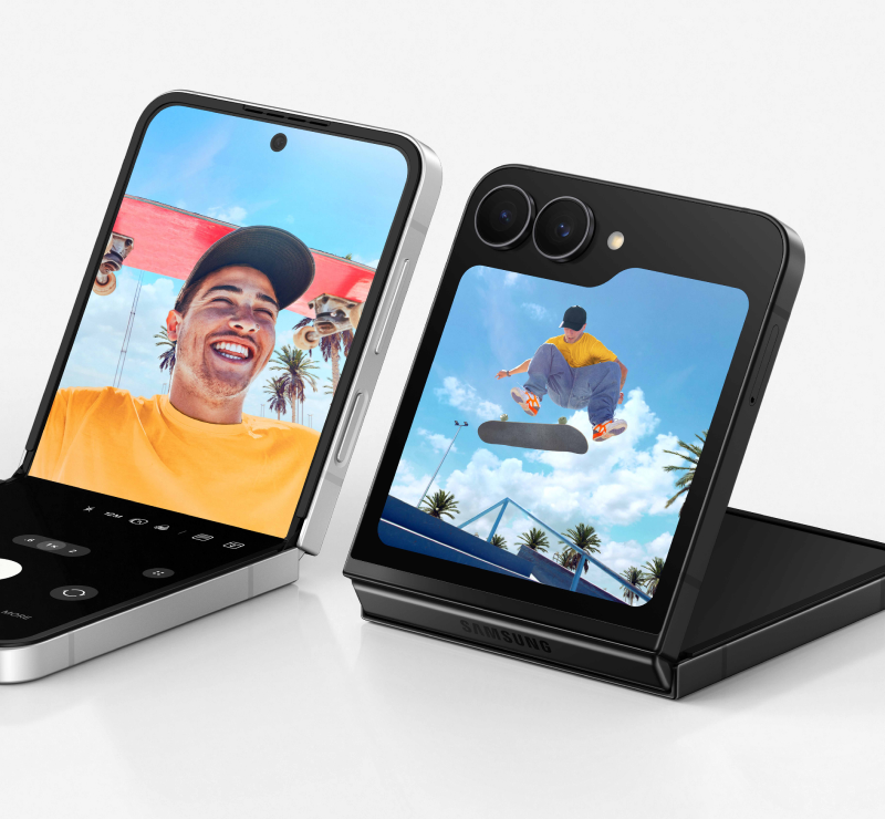 Galaxy Z Flip7FE aufgeklappt von beiden Seiten